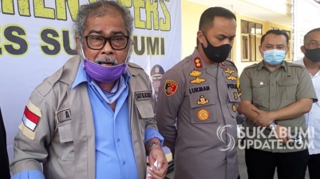 Ketua Umum Komnas PA Arist Merdeka Sirait di Mapolres Sukabumi, Senin (6/7/2020). [Foto: sukabumiupdate.com]