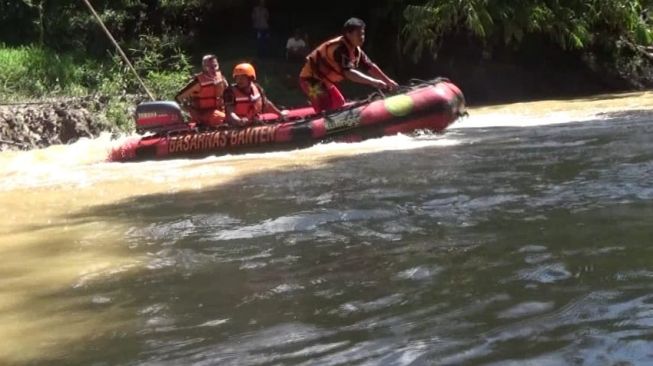 Air Sungai Cimanis Pandeglang Meluap, Bocah Pencari Kerang Hilang Terseret