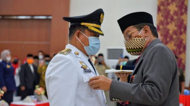 Gebernur Longki Djanggola Lantik Bupati Morowali Utara Moh Asrar