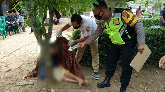 Ditemukan Oleh Pesepeda, Nenek 88 Tahun Tewas Gantung Diri di Pohon Kenanga