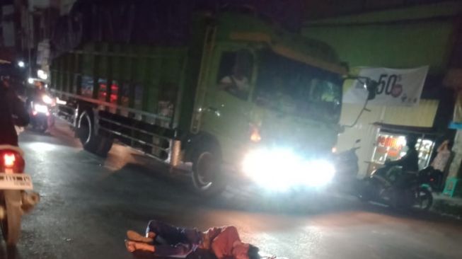 Pelajar Sukabumi Tewas Jatuh dari Motor Lalu Terlindas Truk