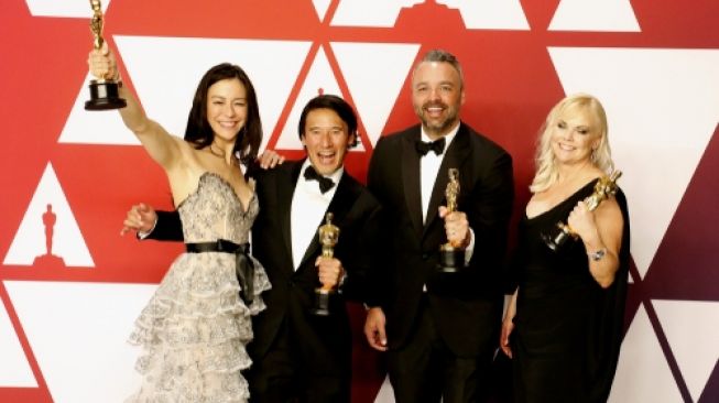 Kiri - kanan: Elizabeth Chai Vasarhelyi, Jimmy Chin, Evan Hayes dan Shannon Dill dalam gelaran Academy Awards ke-91 di Press Room Hollywood and Highland, Los Angeles, Amerika Serikat, 2019 [Shutterstock].