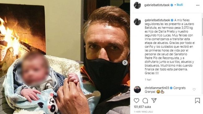 Striker legendaris Argentina, Gabriel Batistuta, sambut kelahiran cucu pertama. (Instagram/@gabrielbatistutaok).