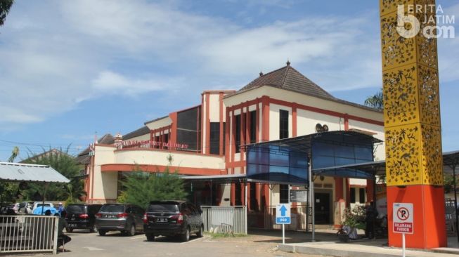 Sempat Kabur, Pasien Positif Corona Balik ke RS Genjot Becaknya Sendiri