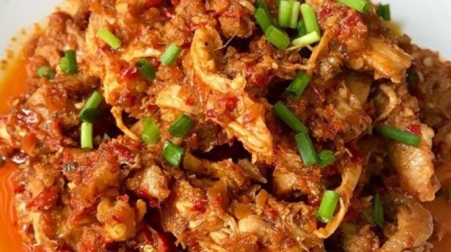 Pedas Gila, Begini Resep Mudah Membuat Lauk Ayam Suwir Mercon di Rumah