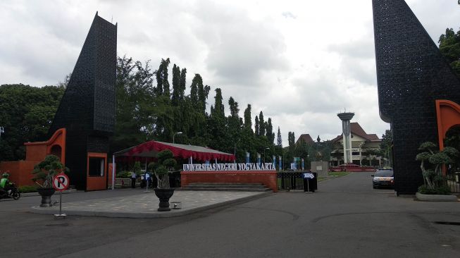 Ada Gejala Mirip Covid-19, Tiga Peserta UTBK di UNY Ditunda Ujiannya