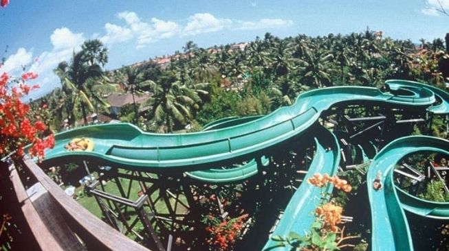 Uji Adrenalin, Serunya Main di Wahana Waterbom Bali