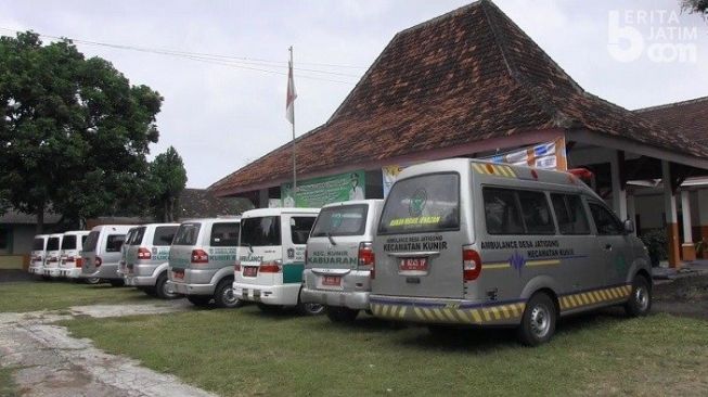 Buntut Ambulans Bawa Kambing, Kepala Desa Geruduk Kantor Camat di Lumajang