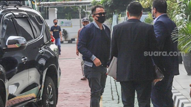 Kini Dipenjara, Ini Alasan Vicky Prasetyo Gerebek Rumah Angel Lelga