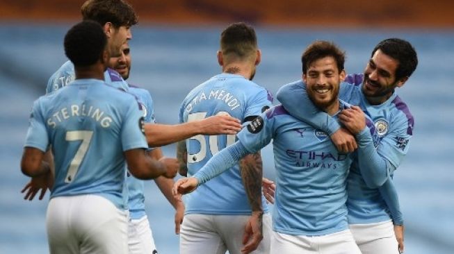 Para pemain Manchester City merayakan gol David Silva (kedua kanan) saat menghadapi Newcastle United dalam lanjutan Liga Inggris di Etihad Stadium. Oli SCARFF / POOL / AFP