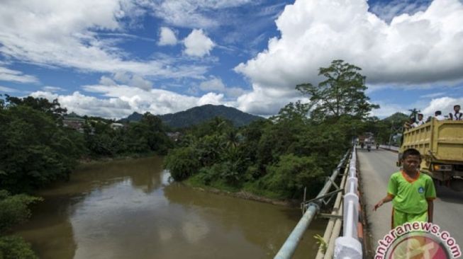 Perbatasan Indonesia-Malaysia di Entikong Kalbar Banjir Bandang