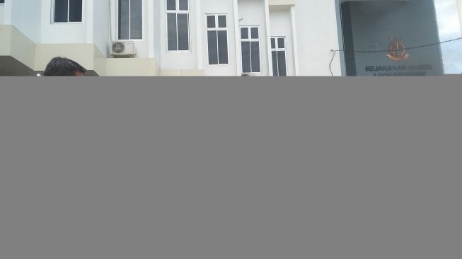 Kejari Lhokseumawe Musnahkan Barang Bukti Sabu dan Miras