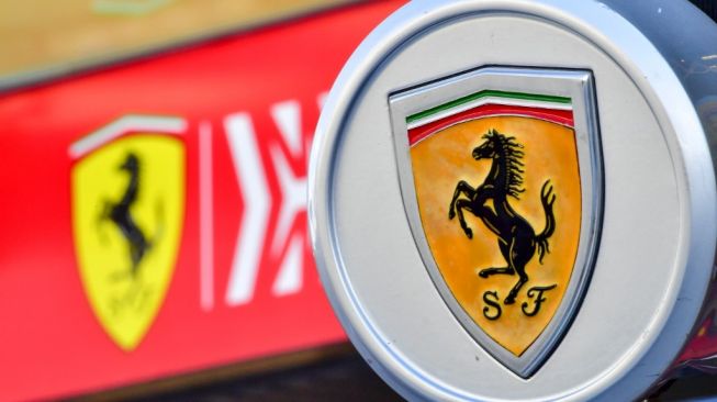 Logo Tim Scuderia Ferrari. [GIUSEPPE CACACE / AFP]