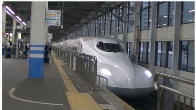 Ini Kereta Tercepat di Jepang yang Bisa Ngegas Meski Gempa Bumi