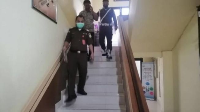 Kejati Gorontalo Tahan Satu Tersangka Kasus Gedung DPRD