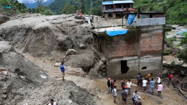 Banjir dan tanah longsor melanda sejumlah wilayah di Nepal akibat hujan deras yang terjadi sejak Jumat (10/7/2020). [AFP]