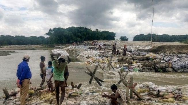 Banjir melanda sejumlah wilayah di Nepal akibat hujan deras yang terjadi sejak Jumat (10/7/2020). [AFP]