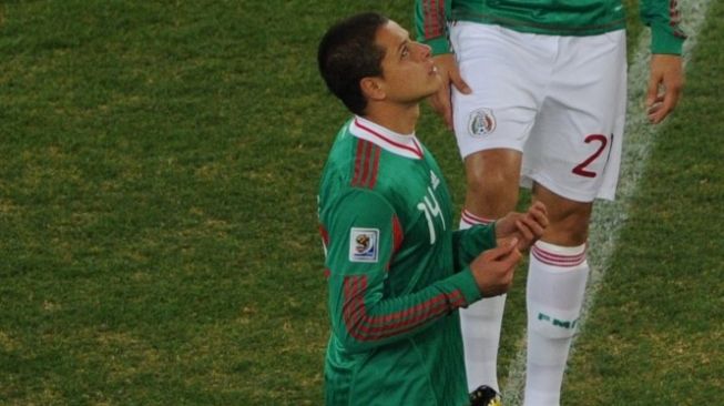 Chicharito saat memperkuat Timnas Meksiko di Piala Dunia 2010. (Pedro Ugarte/AFP).