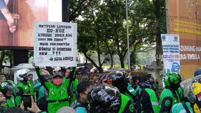 Sopir Ojek Online Demo Besar di Bandung, Minta Diizinkan Angkut Penumpang