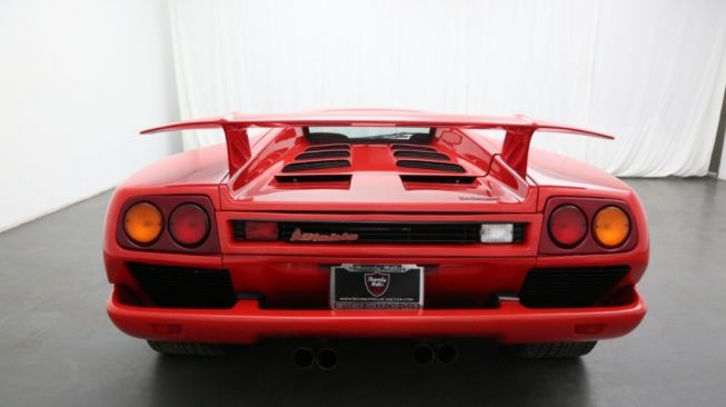 Lamborghini Diablo di film James Bond. (autoevolution.com)