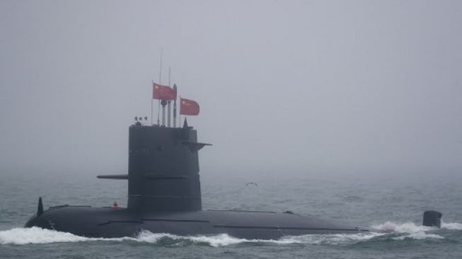 Kapal Selam China terlihat di laut China Timur. [AFP]