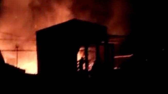 Kebakaran Hebat di Kaki Gunung Karang Pandeglang