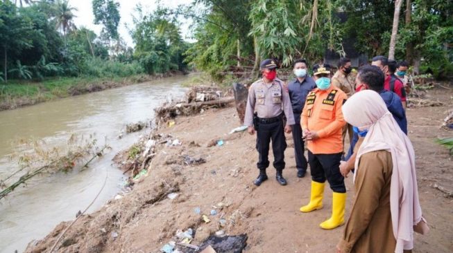 Tinjau Lokasi Banjir di Luwu, Wagub Sulsel: Ini Harus Normalisasi Sungai