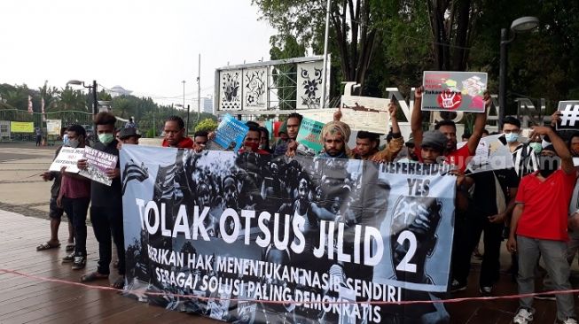 Aksi Tolak Otsus Jilid II, Puluhan Warga Papua Long March ke Kemendagri