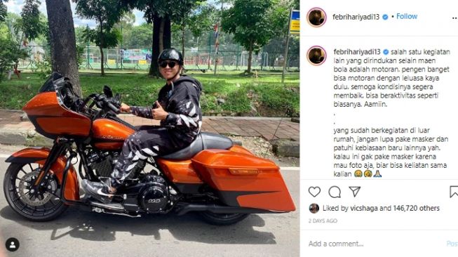 Winger Persib Bandung, Febri Hariyadi, naik moge. (Instagram/@febrihariyadi13).