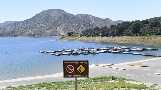 Suasana di Danau Piru, utara Los Angeles, California, tempat ditemukanya jasad aktris Naya Rivera pada 13 Juli 2020. [Frederic J. BROWN / AFP]