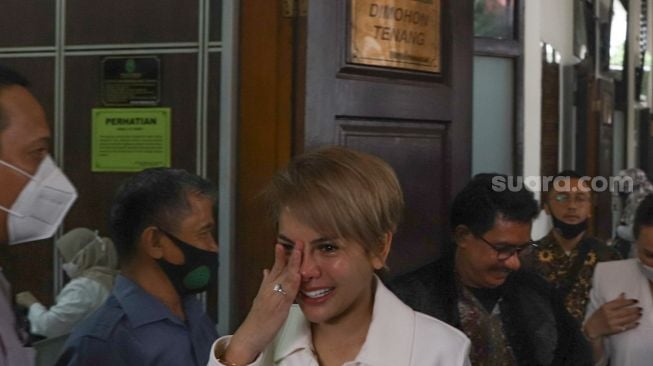 Tangisan Nikita Mirzani Pecah Usai Divonis Hakim Atas Kasus Penganiayaan