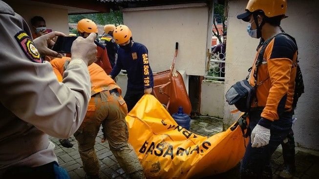 Update Banjir Bandang Luwu Utara: 5 Jenazah Ditemukan, Korban Jiwa Jadi 21