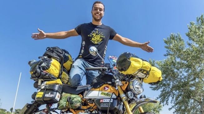 Andre Sousa, Touring ke 50 Negara Pakai Honda Monkey