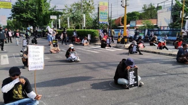 Demo Gagalkan Omnibus Law, Aliansi Rakyat Bergerak Terapkan Jaga Jarak