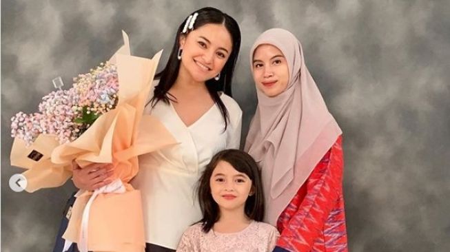 Foto Bareng Istri Ben Kasyafani, Marshanda Tuai Pujian Warganet