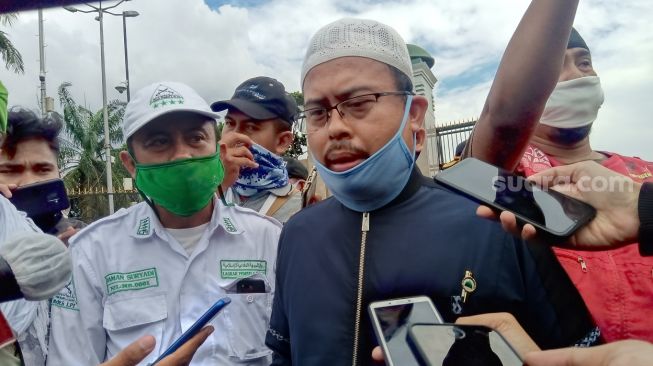 Ketua PA 212, Slamet Maarif usaibertemu dengan pimpinan DPR. (Suara.com/Yosea Arga)