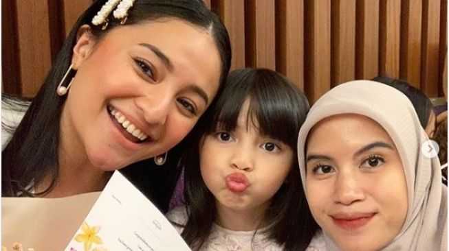 Marshanda Unggah Foto Masa Kecil, Wajah Adik Dibilang Mirip Sienna