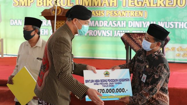 Ganjar Pranowo Ingatkan Pesantren Lakukan Protokol Kesehatan secara Ketat