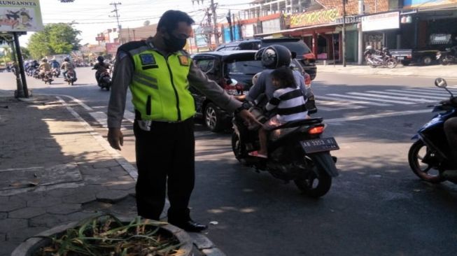 Tiba-Tiba Jatuh Dekat APILL, Pesepeda Jogja Meninggal