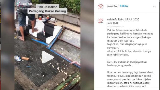 Ditabrak Motor Emak-emak, Gerobak Bakso Pak Jo Ambyar