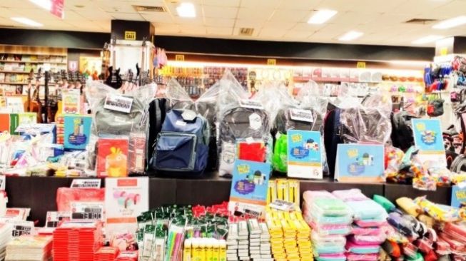 Penjualan Alat Sekolah Masih Baik Meski Siswa Belajar dirumah