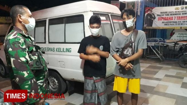 Warga Tak Pakai Masker di Gresik, Dihukum Naik Mobil Jenazah