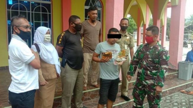 Ingin Mabuk, Pengangguran Ini Tenggak Obat Batuk di Toilet Masjid