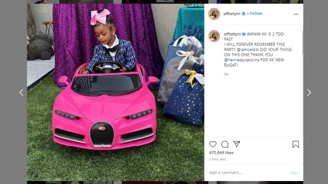 Kulture, anak Cardi B mendapatkan hadiah mewah saat ulang tahun. (Instagram/@offsetyrn)