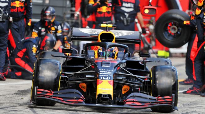 Tim Aston Martin Red Bull Racing dengan driver max Verstappen dan Alex Albon [Honda Racing F1].