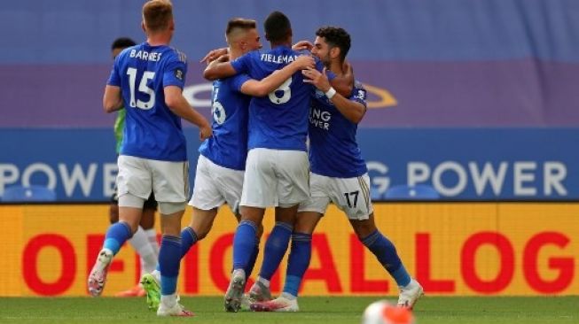 Para pemain Leicester City merayakan gol Ayoze Perez (kanan) ke gawang Sheffield United dalam lanjutan Liga Inggris di King Power Stadium. Catherine Ivill / POOL / AFP