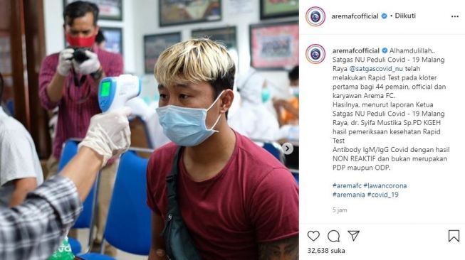 Pemain Arema FC saat mengikuti rapid test. (Instagram/aremafcofficial)