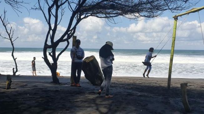 Nyaris Tertipu, Wisatawan Pantai Baru Ditagih Rp420 Ribu Beli Makan Warung