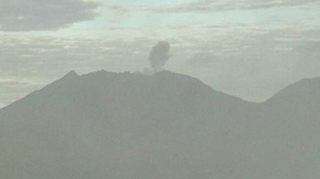 Dentuman Misterius Gegerkan Malang, Benarkah dari Letusan Gunung Raung?