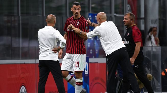 Milan Vs Bologna: Kecewa, Zlatan Ibrahimovic Marahi Stefano Pioli